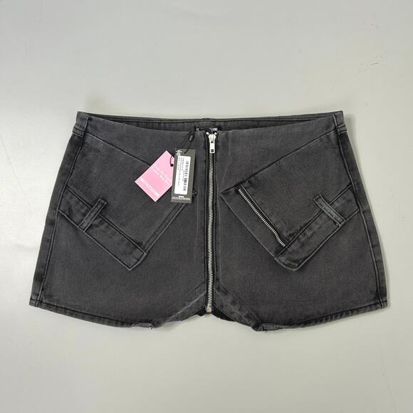 Pretty Little Thing Petite Washed Micro Mini Denim Skirt in Black - Picture 4 of 8